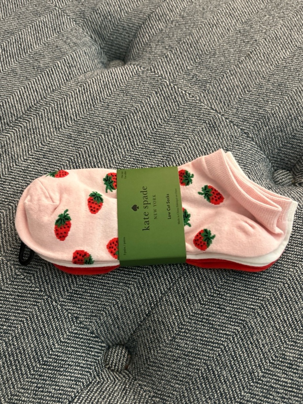New! Kate Spade Pack 3 Pairs Low Cut Socks One Size Red White Strawberries Pink